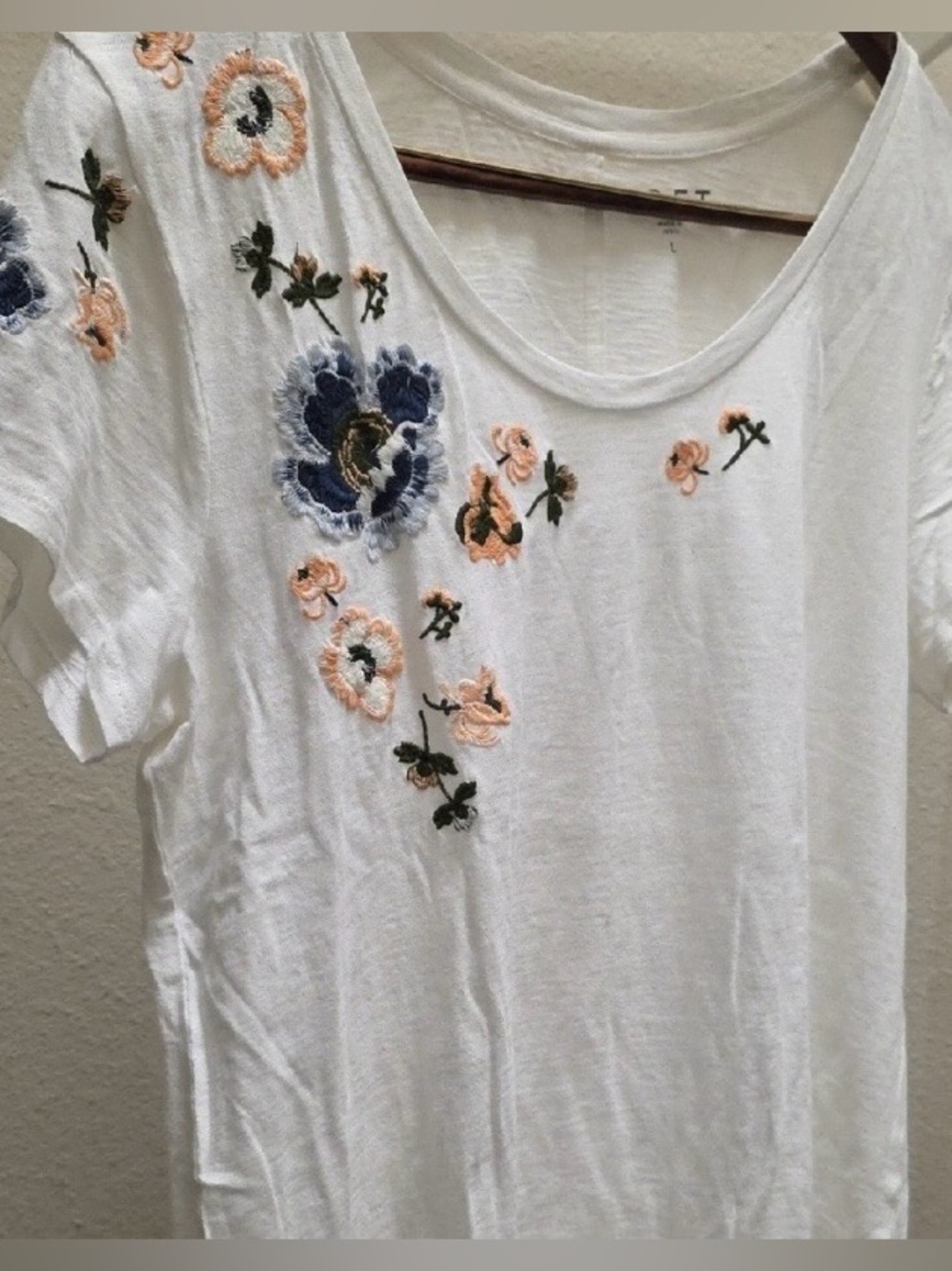 LOFT White Deep Scoop Neck Tee with Blue and Peach Floral Embroidery S - Picture 4 of 6